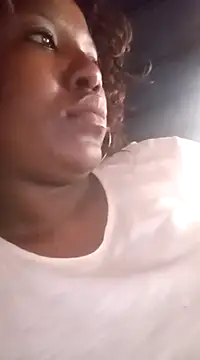 Snapshot of Coco_Nile chatting on February 18, 11:11 am Coco Nile online show from February 18, 11:11 am