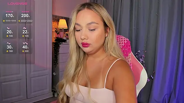 Snapshot of _Loneve__ chatting on October 4, 3:21 pm  Loneve   online show from October 4, 3:21 pm