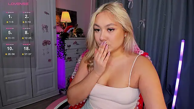 Snapshot of _Loneve__ chatting on February 12, 3:40 pm Loneve online show from February 12, 3:40 pm