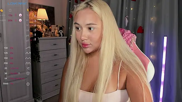 Snapshot of _Loneve__ chatting on March 26, 4:01 pm Loneve online show from March 26, 4:01 pm