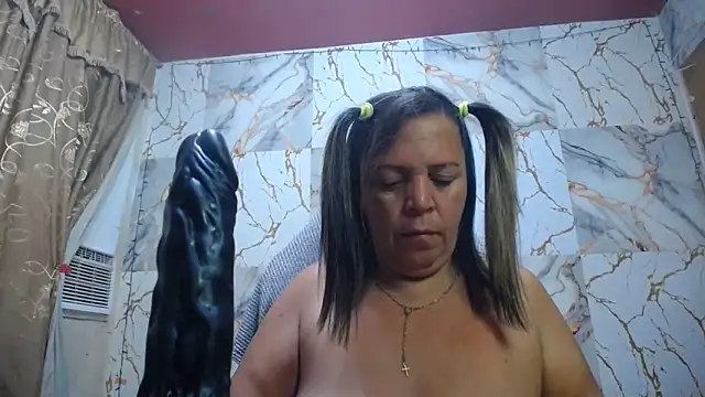 Snapshot of alina_maturehot chatting on June 22, 6:10 am alina maturehot online show from June 22, 6:10 am