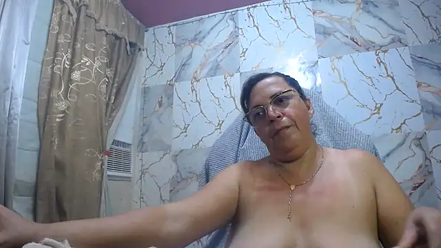 Snapshot of alina_maturehot chatting on June 24, 11:59 pm alina maturehot online show from June 24, 11:59 pm