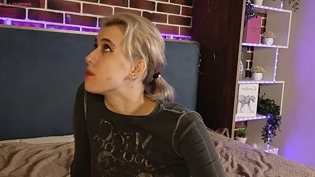 ConstanceBails online show from February 27, 6:40 am