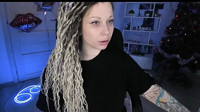 Snapshot of HoneySallyMoore chatting on January 31, 7:11 pm HoneySallyMoore online show from January 31, 7:11 pm