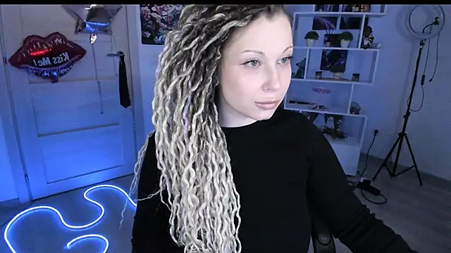 Snapshot of HoneySallyMoore chatting on February 15, 5:09 pm HoneySallyMoore online show from February 15, 5:09 pm