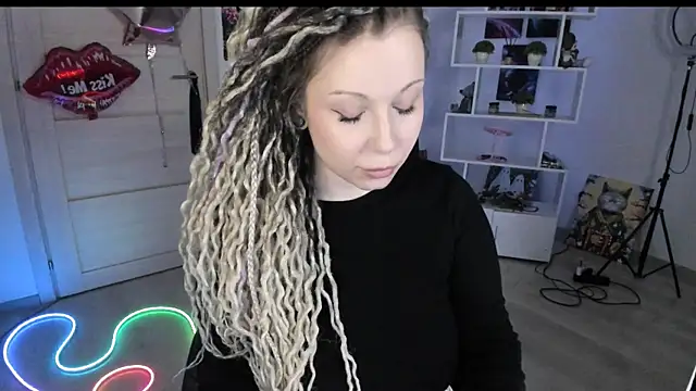 Snapshot of HoneySallyMoore chatting on February 26, 6:40 pm HoneySallyMoore online show from February 26, 6:40 pm