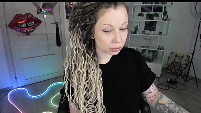 Snapshot of HoneySallyMoore chatting on February 27, 3:56 pm HoneySallyMoore online show from February 27, 3:56 pm