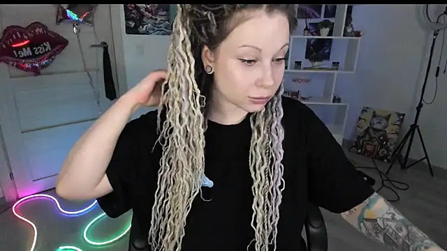 Snapshot of HoneySallyMoore chatting on March 12, 3:29 pm HoneySallyMoore online show from March 12, 3:29 pm