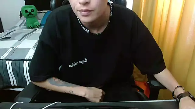 Snapshot of duo_peludoo chatting on April 22, 3:46 pm duo peludoo online show from April 22, 3:46 pm
