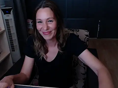 Snapshot of hannaha chatting on June 13, 6:39 pm hannaha online show from June 13, 6:39 pm