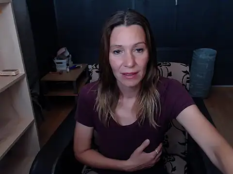 Snapshot of hannaha chatting on June 18, 7:18 pm hannaha online show from June 18, 7:18 pm