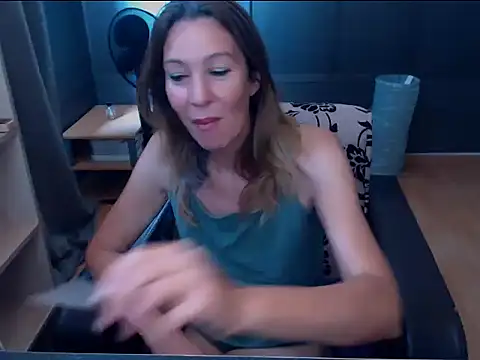 Snapshot of hannaha chatting on July 15, 7:24 am hannaha online show from July 15, 7:24 am