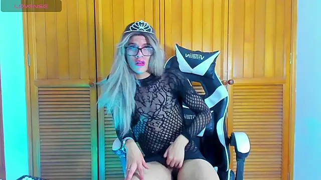 Snapshot of angel_starxx chatting on March 8, 3:35 pm angel starxx online show from March 8, 3:35 pm