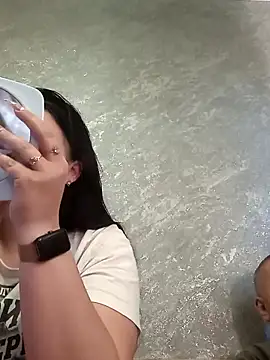 Snapshot of Greta_Tamar chatting on December 5, 5:49 am Greta Tamar online show from December 5, 5:49 am