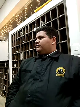 Snapshot of oscarshow24 chatting on December 18, 3:56 am oscarshow24 online show from December 18, 3:56 am