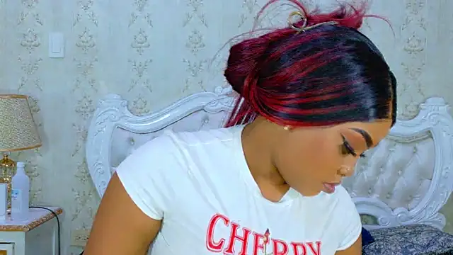 Snapshot of TianahGlow chatting on October 29, 9:05 pm TianahGlow online show from October 29, 9:05 pm