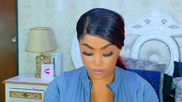 Snapshot of TianahGlow chatting on October 31, 9:05 pm TianahGlow online show from October 31, 9:05 pm