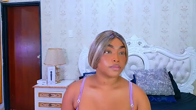 Snapshot of TianahGlow chatting on November 12, 8:19 pm TianahGlow online show from November 12, 8:19 pm