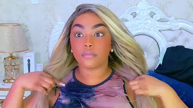 Snapshot of TianahGlow chatting on November 13, 9:14 pm TianahGlow online show from November 13, 9:14 pm