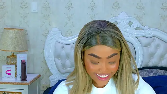 Snapshot of TianahGlow chatting on November 24, 8:41 pm TianahGlow online show from November 24, 8:41 pm