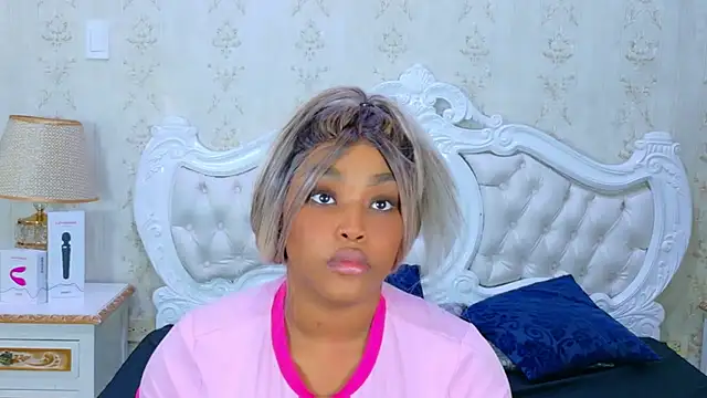 Snapshot of TianahGlow chatting on November 28, 9:06 pm TianahGlow online show from November 28, 9:06 pm