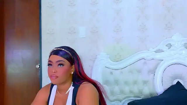 Snapshot of TianahGlow chatting on December 19, 8:38 pm TianahGlow online show from December 19, 8:38 pm