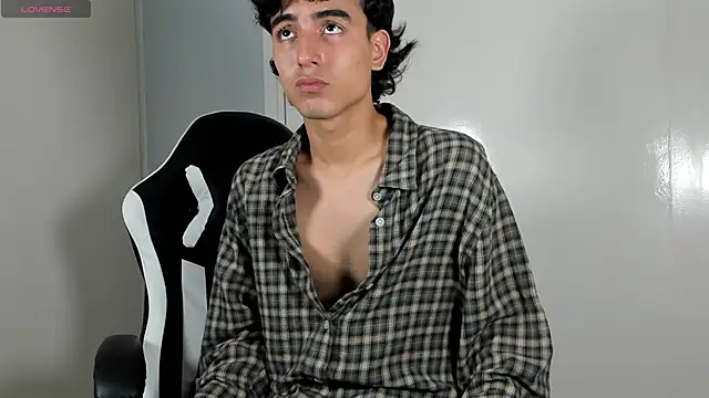 Snapshot of salvatore_montt chatting on March 2, 12:53 am salvatore montt online show from March 2, 12:53 am