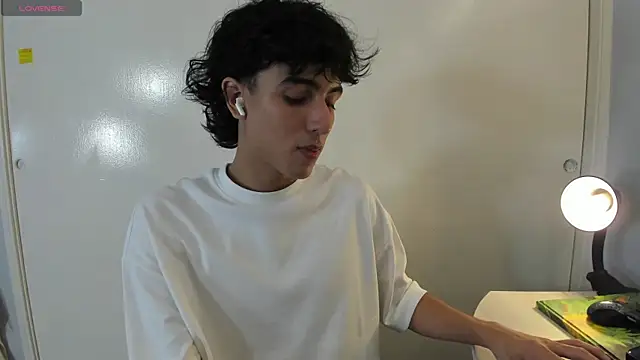 Snapshot of salvatore_montt chatting on March 9, 4:38 am salvatore montt online show from March 9, 4:38 am