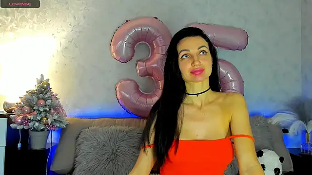 Snapshot of Tina_Mart chatting on December 1, 8:19 am Tina Mart online show from December 1, 8:19 am