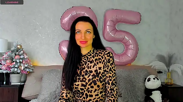 Snapshot of Tina_Mart chatting on December 2, 8:41 am Tina Mart online show from December 2, 8:41 am