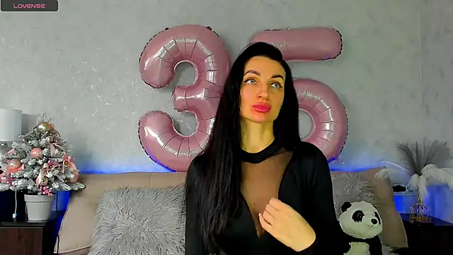 Snapshot of Tina_Mart chatting on December 5, 11:30 am Tina Mart online show from December 5, 11:30 am