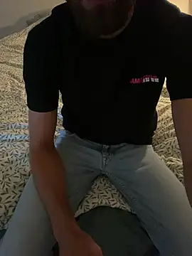 Snapshot of harpeur93 chatting on February 18, 1:00 pm harpeur93 online show from February 18, 1:00 pm