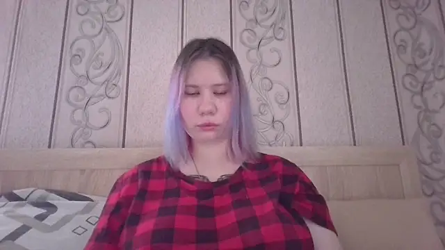 Little kitsune1707 online show from September 25, 10:19 am