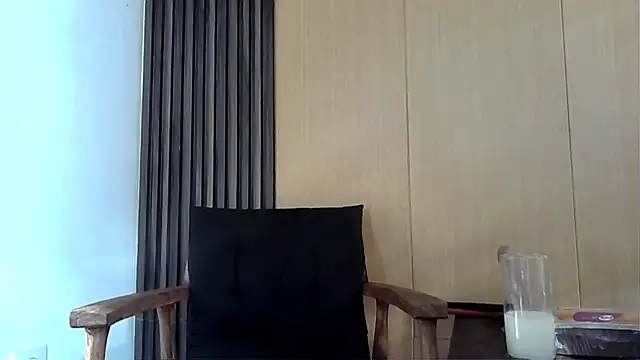 Snapshot of DivineRoza chatting on July 11, 8:06 am DivineRoza online show from July 11, 8:06 am