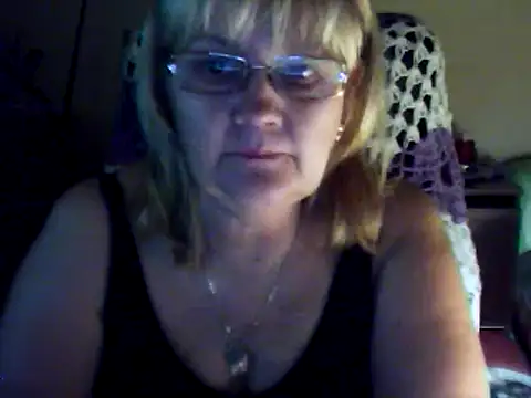 Snapshot of Violet5364 chatting on March 18, 8:04 pm Violet5364 online show from March 18, 8:04 pm