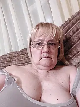Snapshot of Violet5364 chatting on June 9, 6:52 pm Violet5364 online show from June 9, 6:52 pm