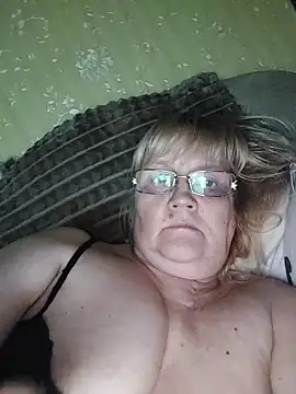 Snapshot of Violet5364 chatting on June 18, 8:35 pm Violet5364 online show from June 18, 8:35 pm