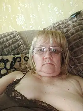 Snapshot of Violet5364 chatting on June 19, 3:49 pm Violet5364 online show from June 19, 3:49 pm