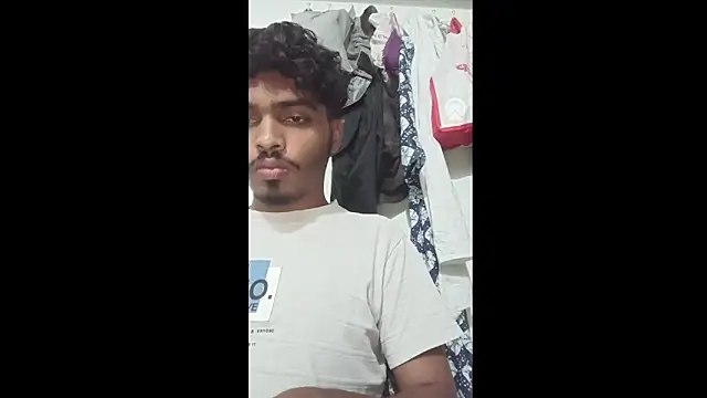 Snapshot of Harsh424242 chatting on March 6, 8:41 am Harsh424242 online show from March 6, 8:41 am