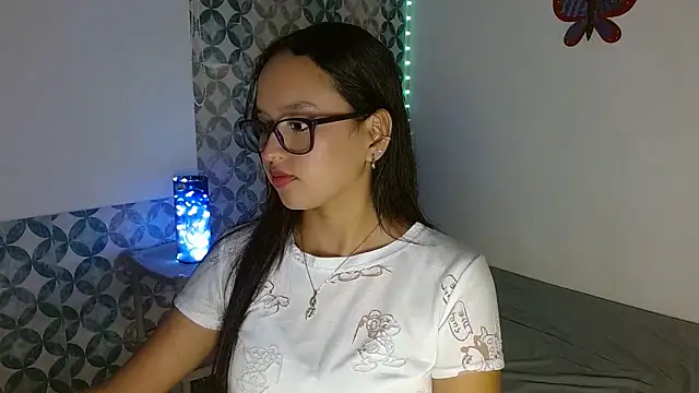 Emilybateee online show from November 18, 6:12 pm