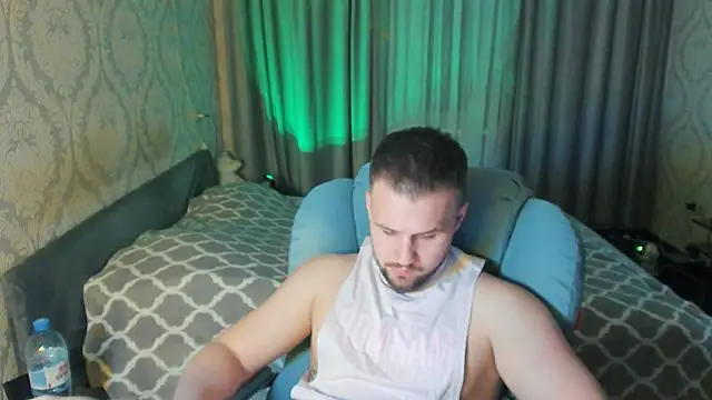 Snapshot of Vladik_b chatting on March 23, 6:01 pm Vladik b online show from March 23, 6:01 pm