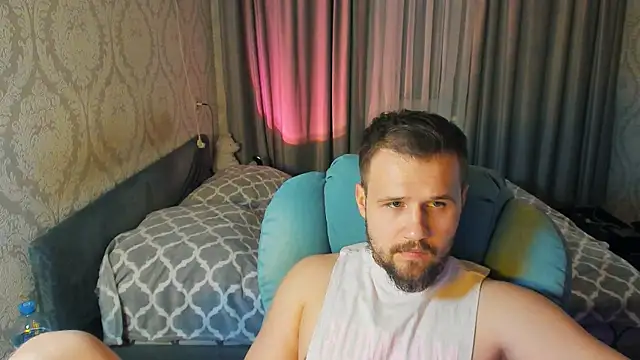 Snapshot of Vladik_b chatting on April 8, 5:24 pm Vladik b online show from April 8, 5:24 pm