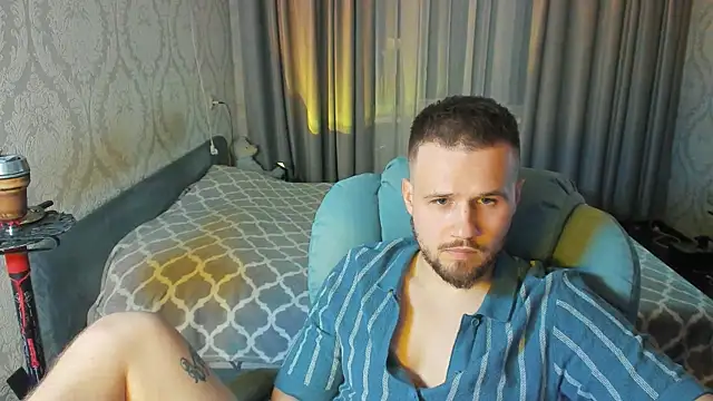 Snapshot of Vladik_b chatting on April 13, 5:29 pm Vladik b online show from April 13, 5:29 pm