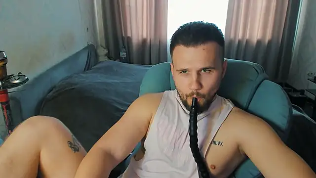Snapshot of Vladik_b chatting on June 7, 3:49 pm Vladik b online show from June 7, 3:49 pm