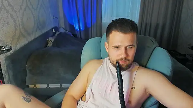 Snapshot of Vladik_b chatting on June 12, 6:07 pm Vladik b online show from June 12, 6:07 pm