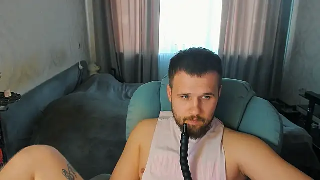 Snapshot of Vladik_b chatting on June 19, 5:28 pm Vladik b online show from June 19, 5:28 pm