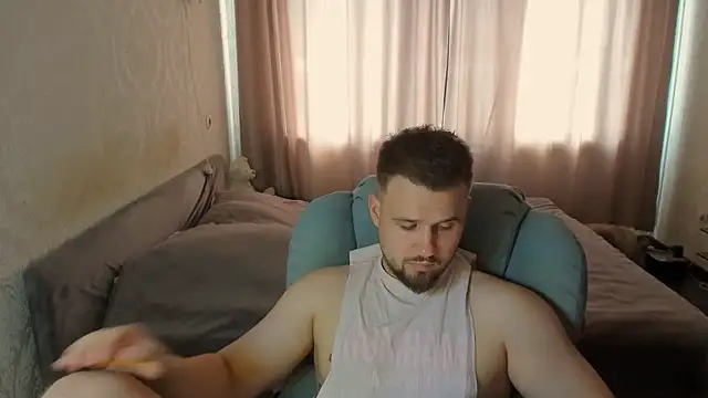 Snapshot of Vladik_b chatting on June 25, 8:52 am Vladik b online show from June 25, 8:52 am