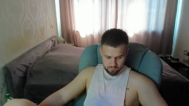 Snapshot of Vladik_b chatting on June 26, 8:52 am Vladik b online show from June 26, 8:52 am