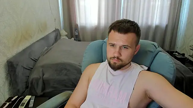Snapshot of Vladik_b chatting on July 2, 7:25 am Vladik b online show from July 2, 7:25 am