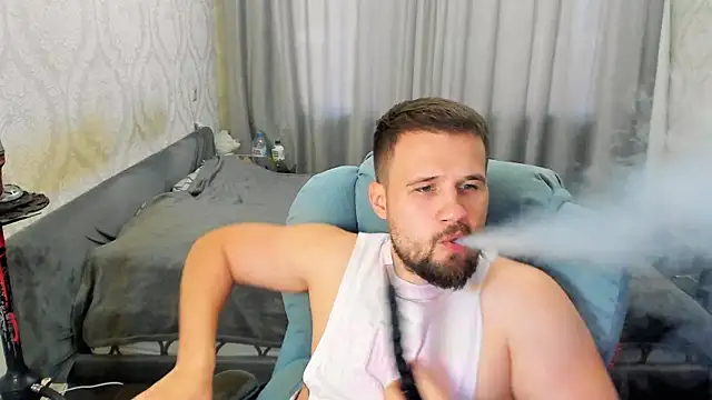 Snapshot of Vladik_b chatting on July 6, 5:37 pm Vladik b online show from July 6, 5:37 pm